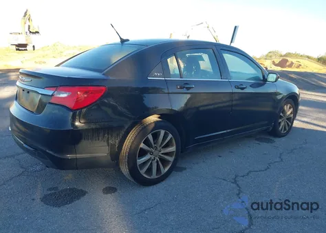 2013 Chrysler 200 Touring z USA, uszkodzony, nr VIN 1C3CCBBB0DN598778